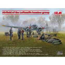 ICMDS4805 Airfield of the Luftwaffe Bomber Group (He 111H-3 Aircraft, x7 Luftwaffe Figures) 1:48