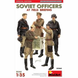 MI35365 Miniart Soviet Officers at Field Briefing 1:35